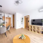 Deluxe K9 Central Suite With Balcony \