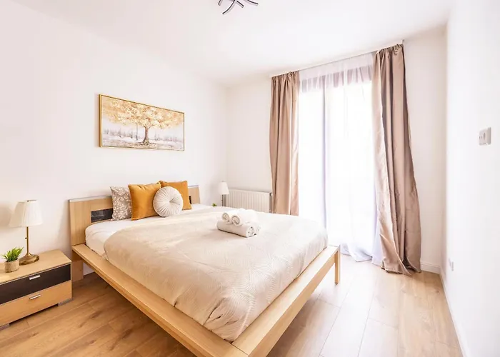 Deluxe K9 Central Suite With Balcony \